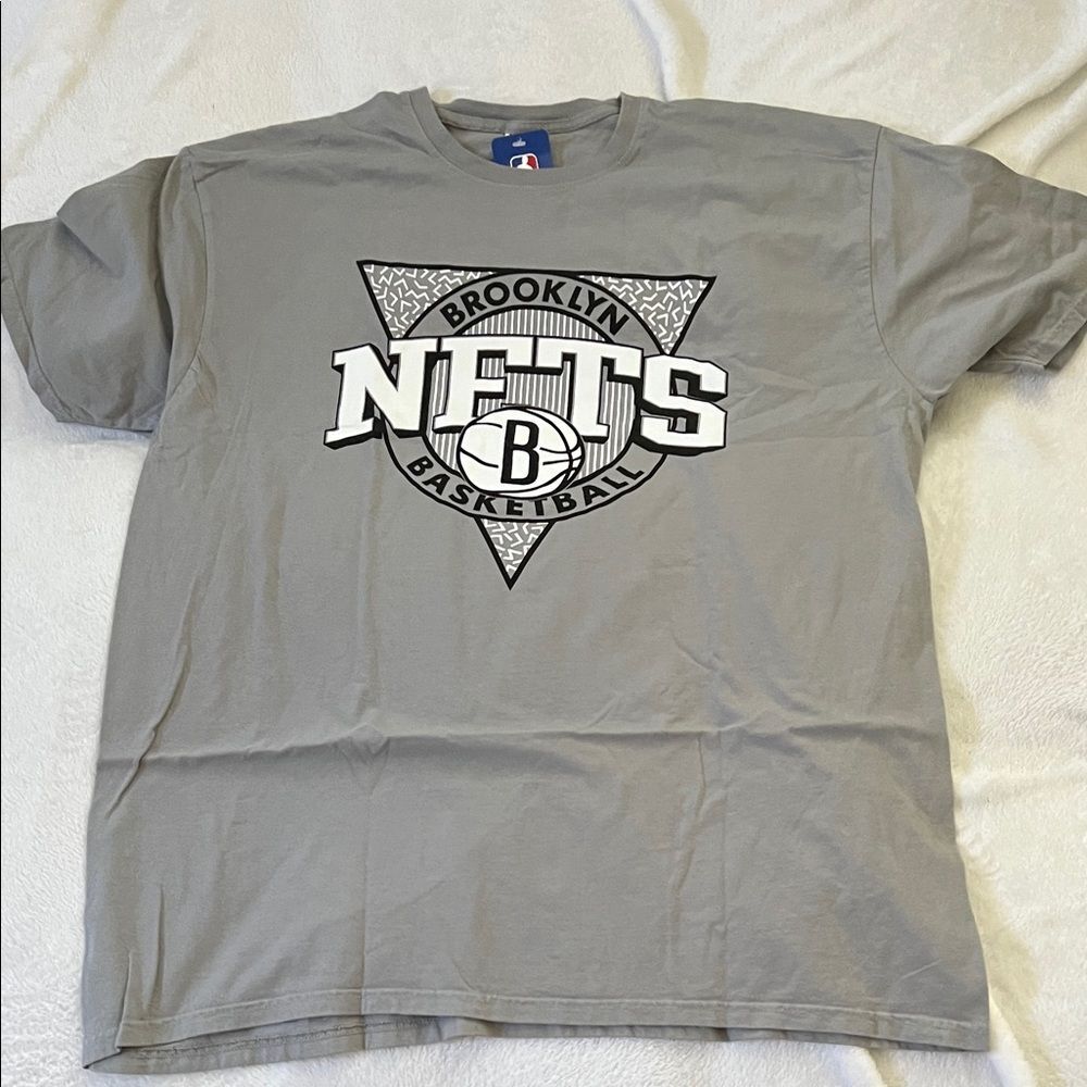 Brooklyn Nets NBA Gray Graphic Tee (XL)